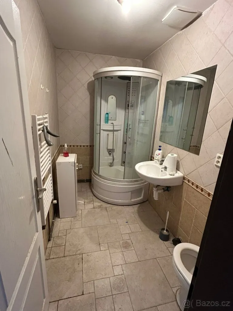 Podkrovní byt 1+kk, Příkazy